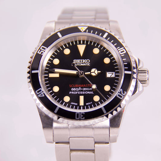 Seiko Submariner tribute Red Line automatic diver